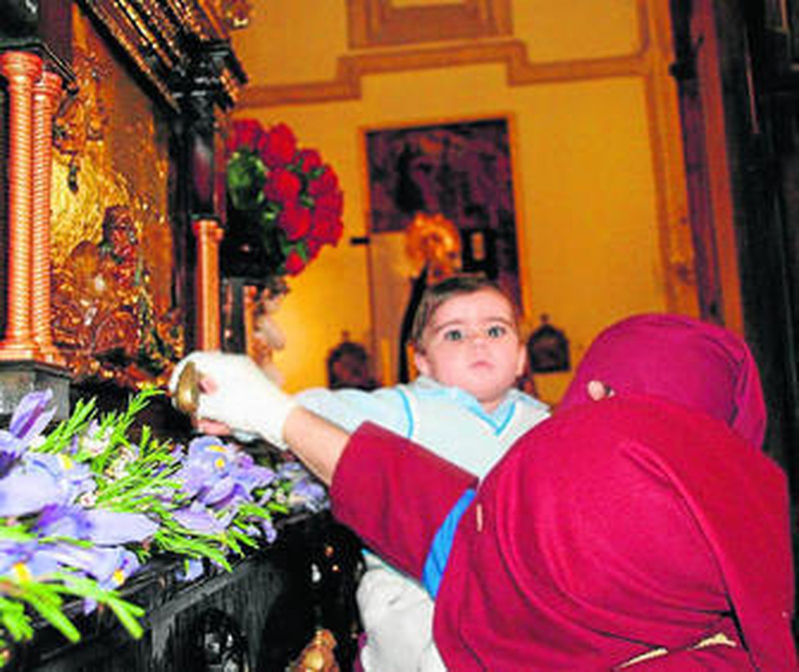 El capataz del Medinaceli se dispone a utilizar el llamador para advertir a los cargadores.