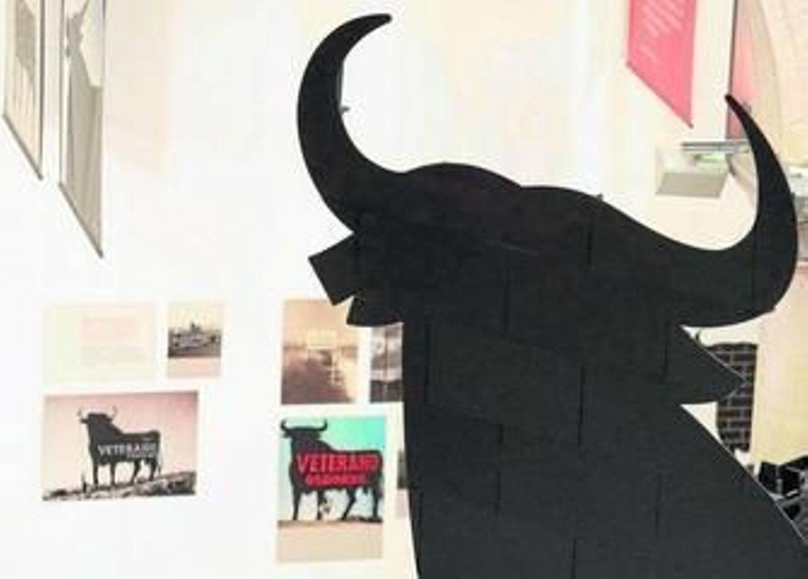 Acto inaugural de la muestra en la sala de Cajasol de Sevilla.