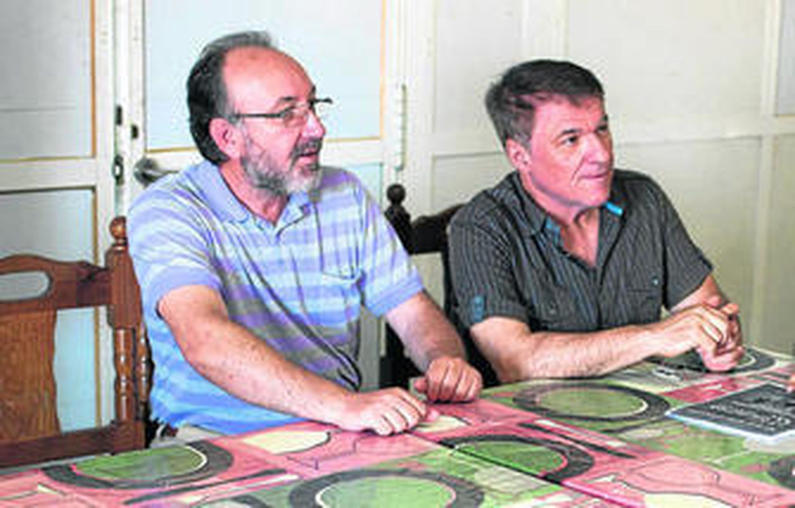 Miguel Ángel Pacheco (izq.) y Juan Molina, durante un encuentro de Ganemos en una imagen de archivo.