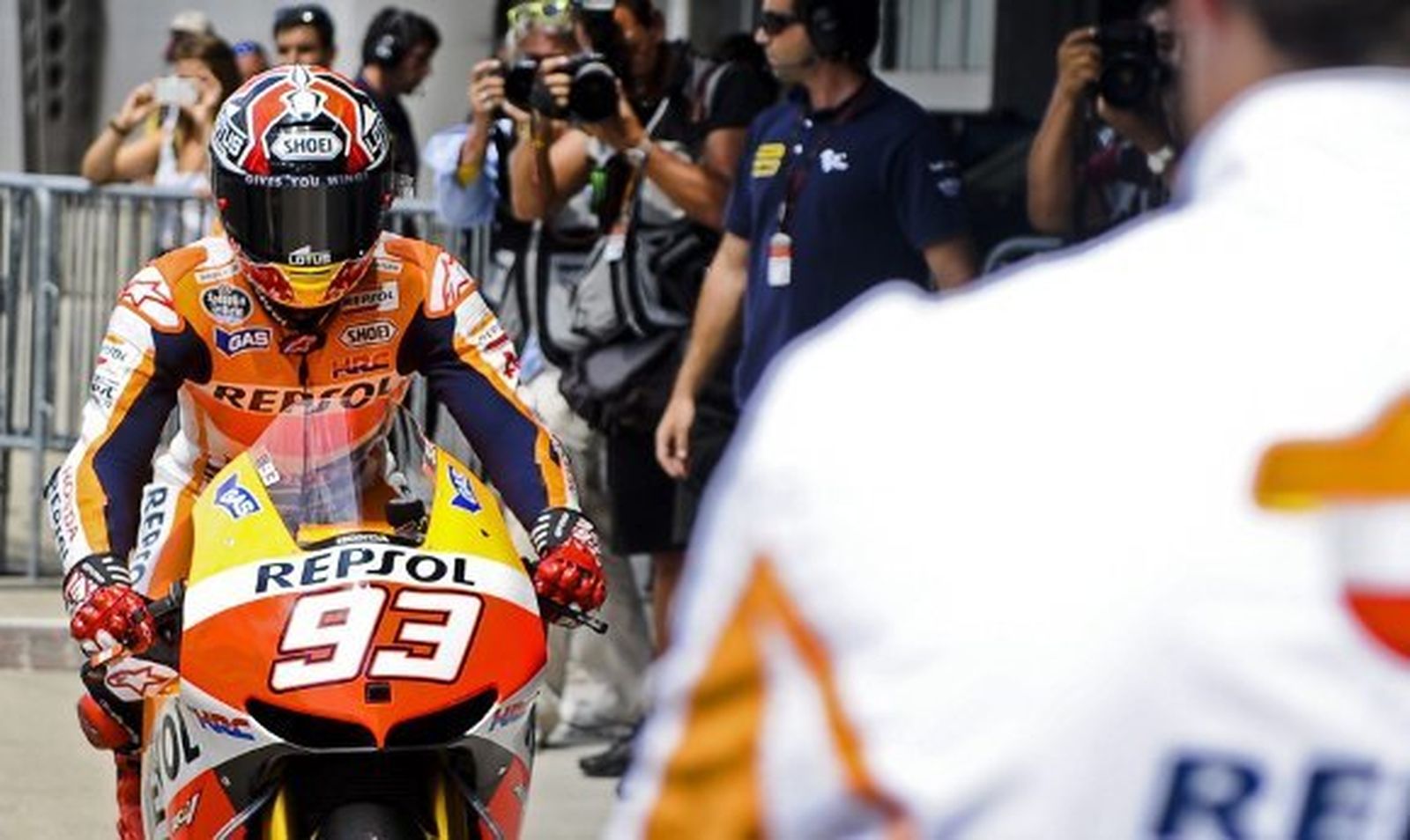 Márquez fulmina los récords y saldrá primero en MotoGP