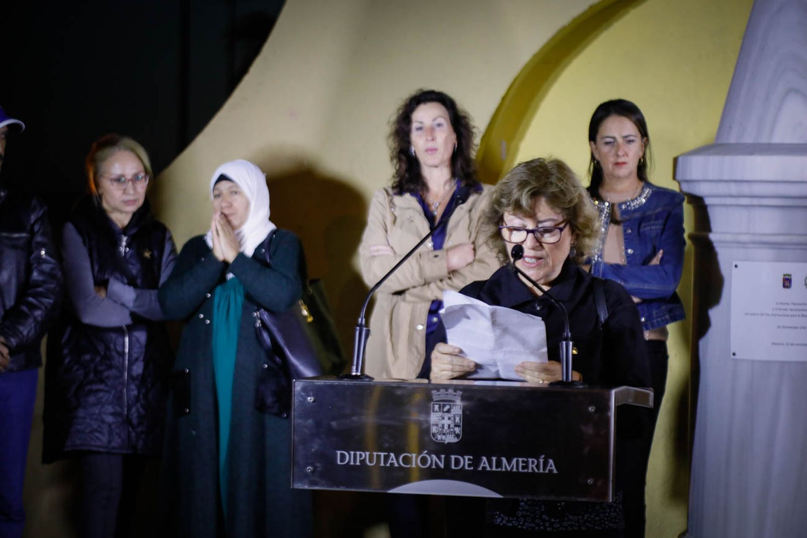 Imágenes del monolito en homenaje a las víctimas de violencia de género