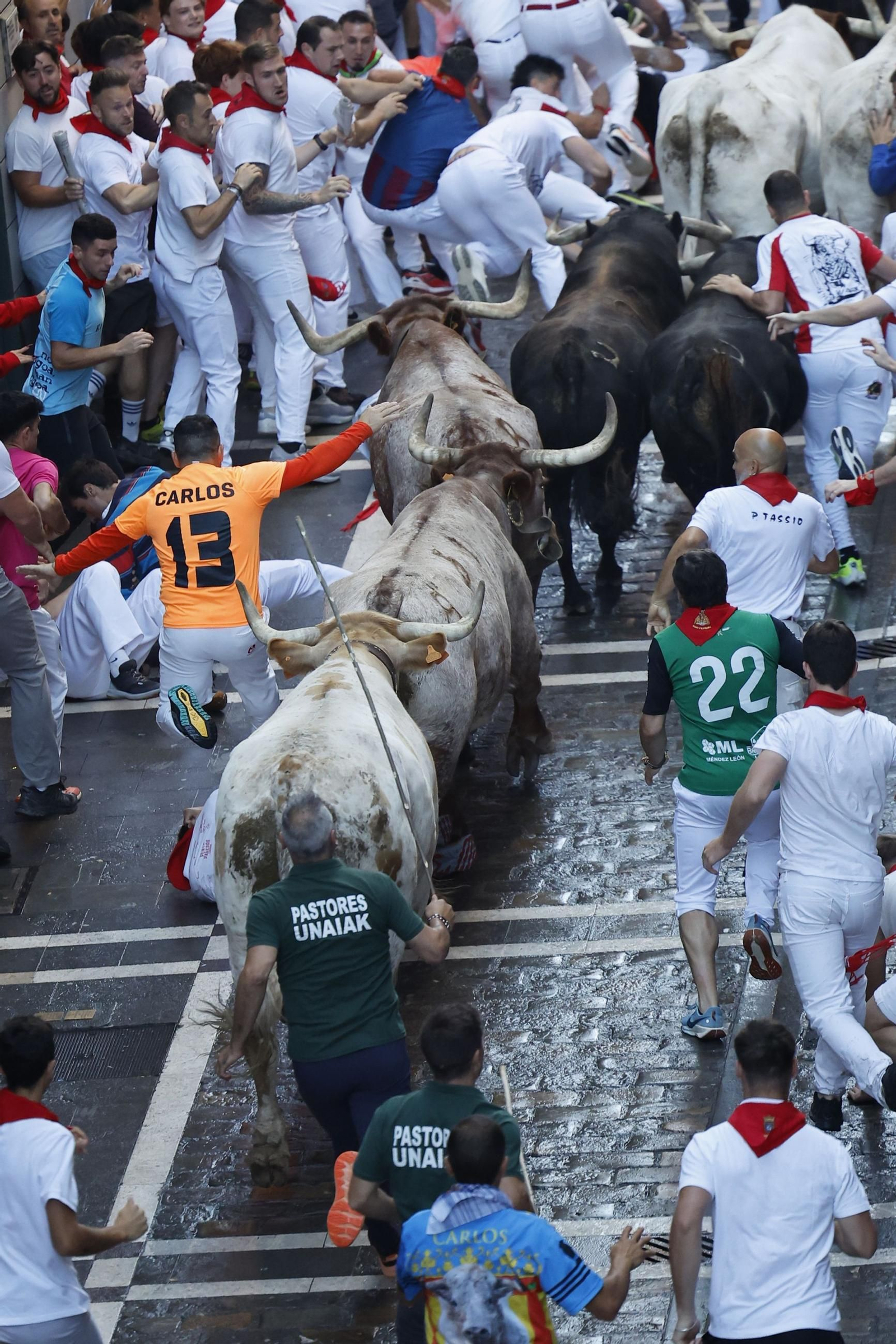 La bravura de Tarifa se hace notar en Pamplona: tres heridos en un encierro con toros de La Palmosilla