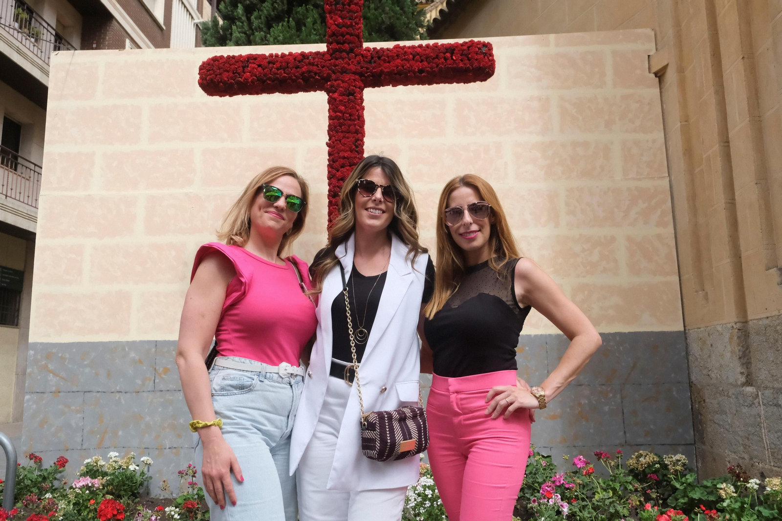 Ganas de fiesta a las puertas del fin de semana en las Cruces de Mayo de Córdoba, en imágenes