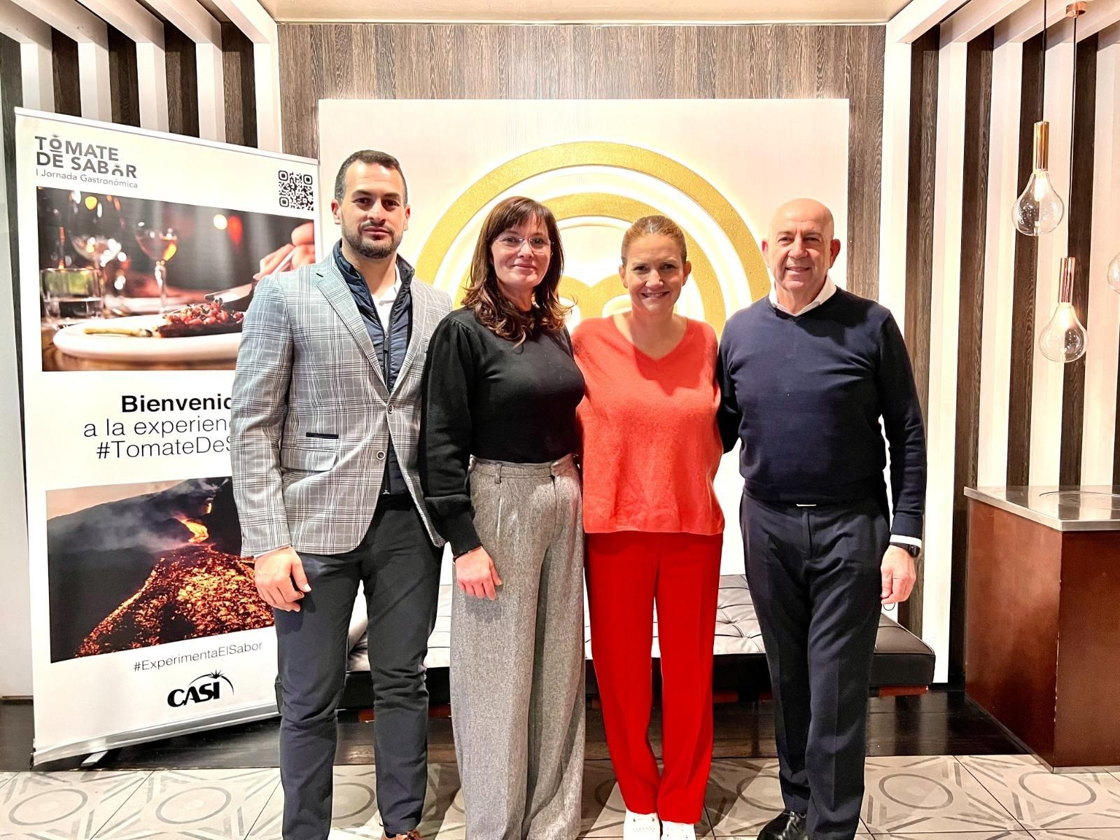 Antonio Bretones Albacete, presidente CASI, a la izquierda, junto a Samantha Vallejo-Nájera, Ana Delgado y Francisco Flores.