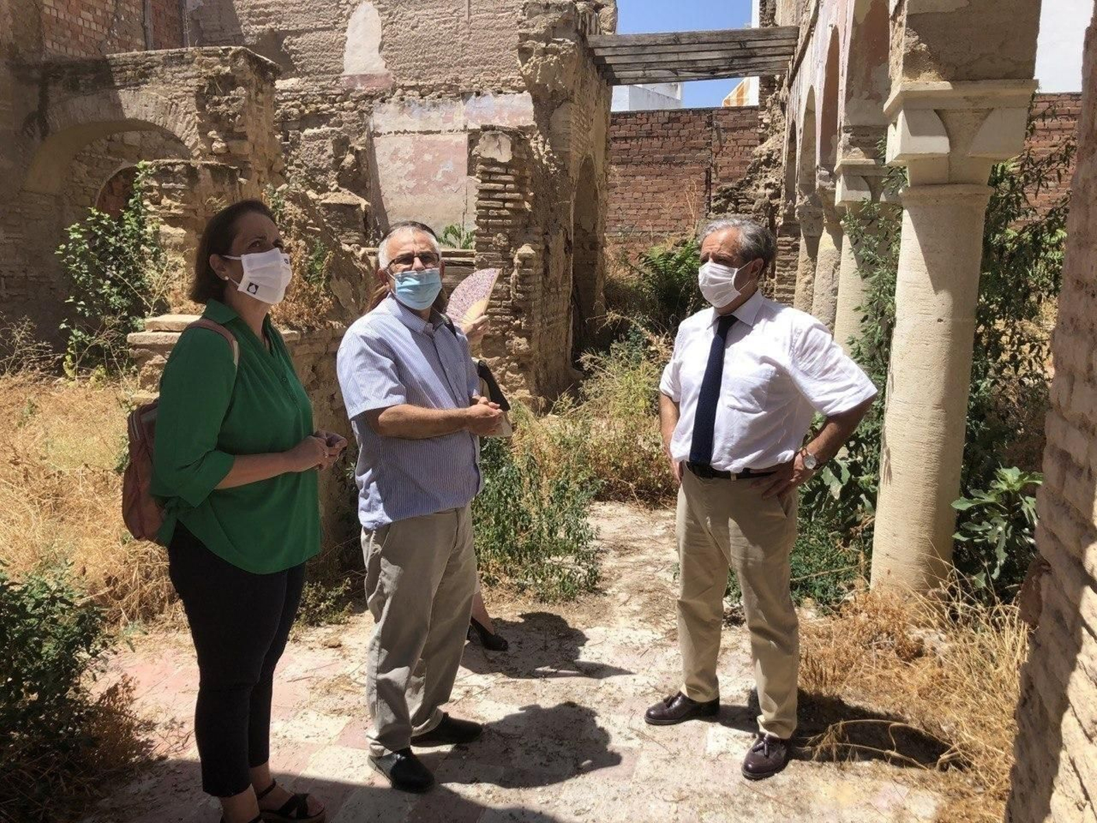 Blanca Torrent junto a técnicos municipales y Salvador Fuentes en Regina.