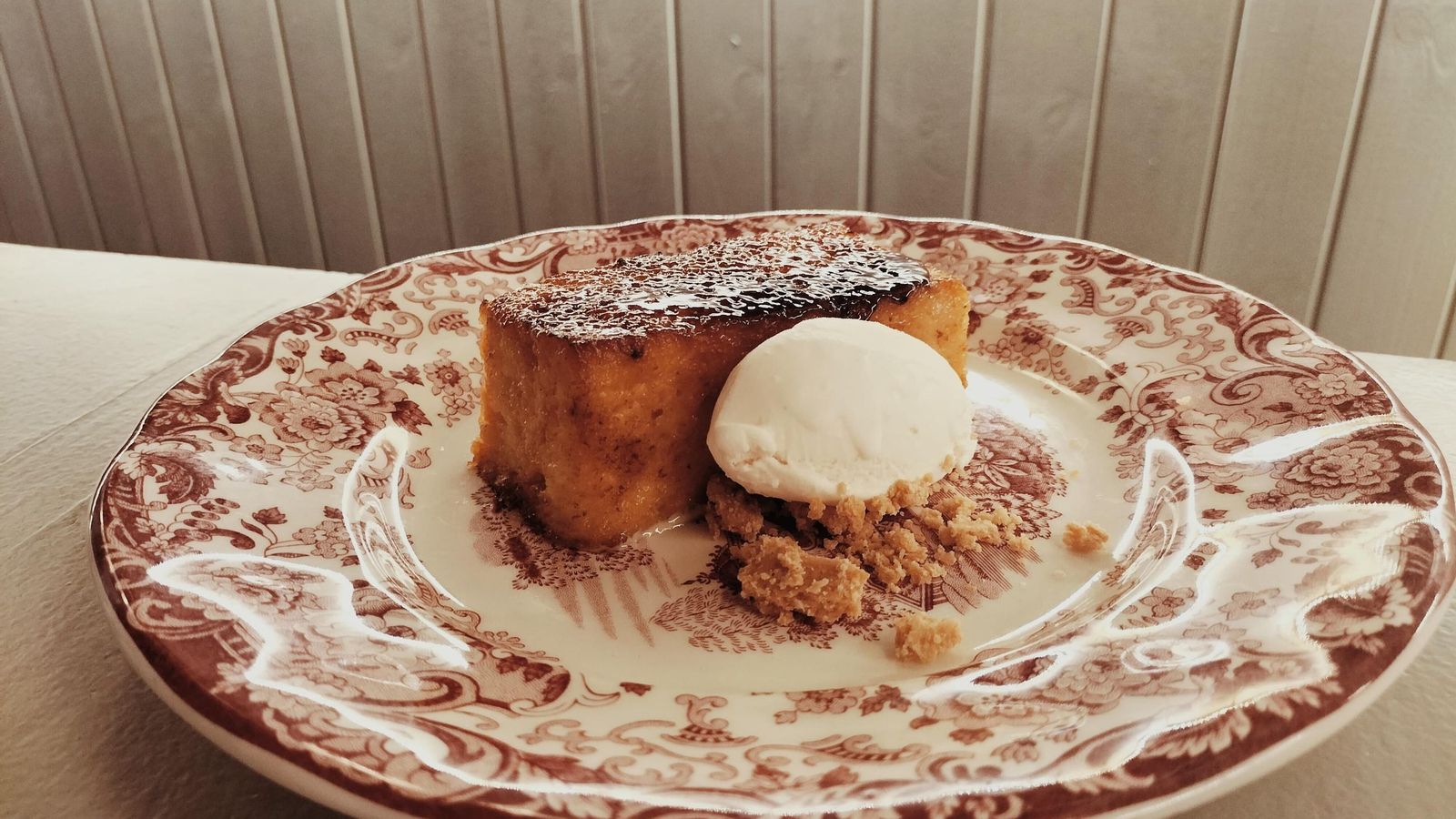Torrija con helado de miel