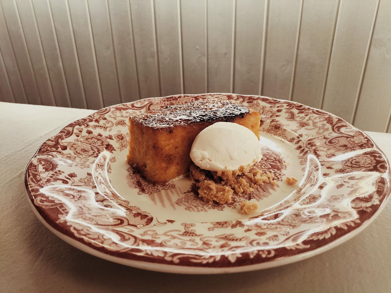 Torrija con helado de miel