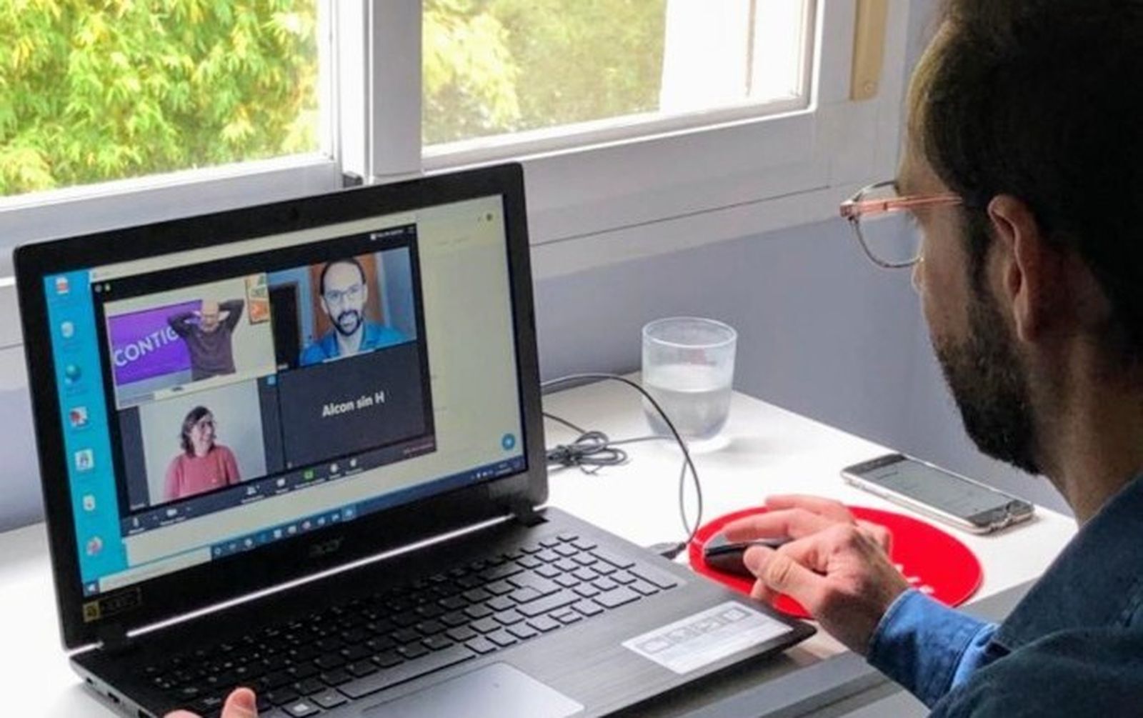 El alcalde de Sanlúcar, Víctor Mora, en una videoconferencia.