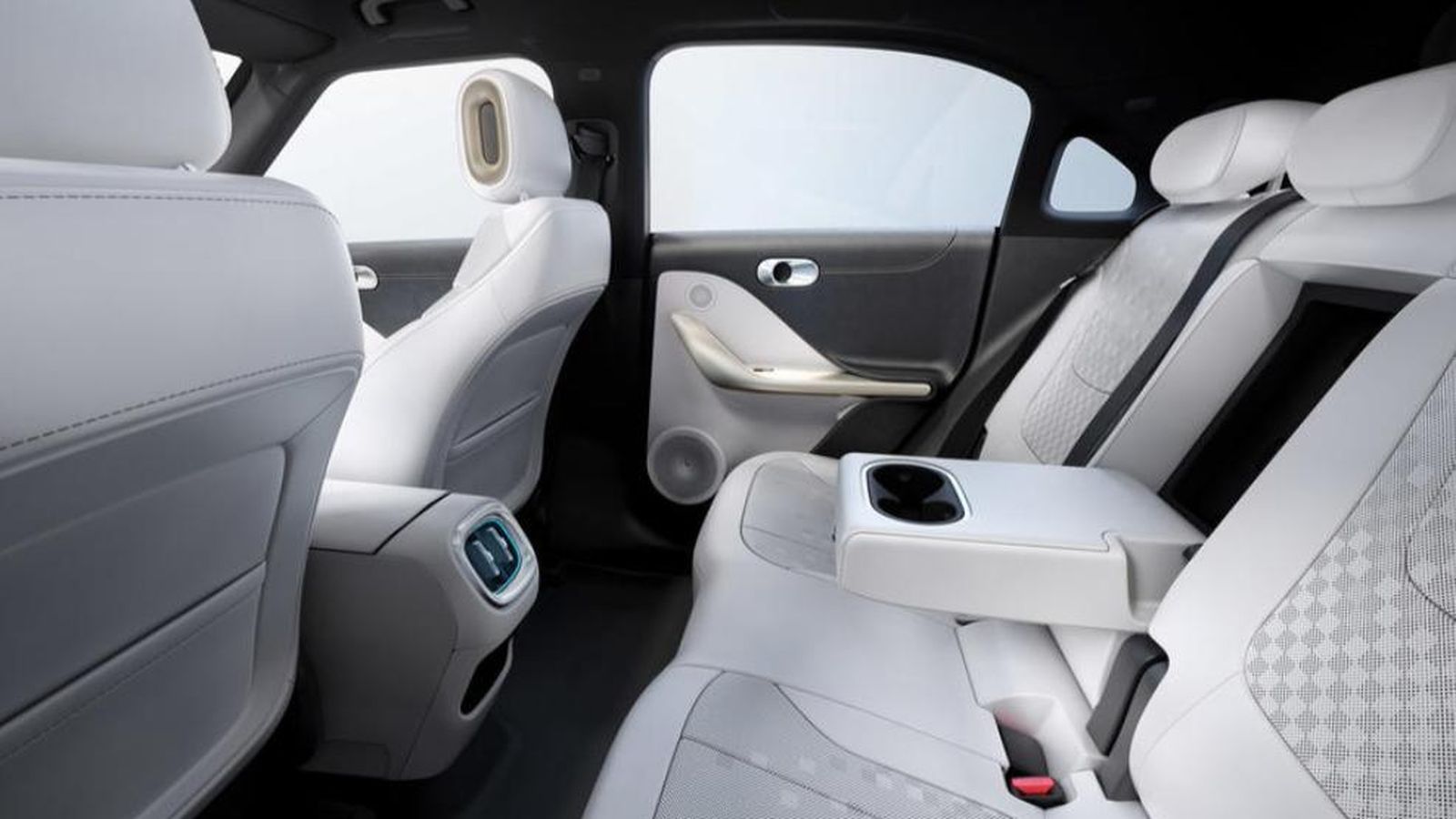 Las plazas traseras prometen amplitud. También una gran sensación de espacio si se opta por el techo panorámico.