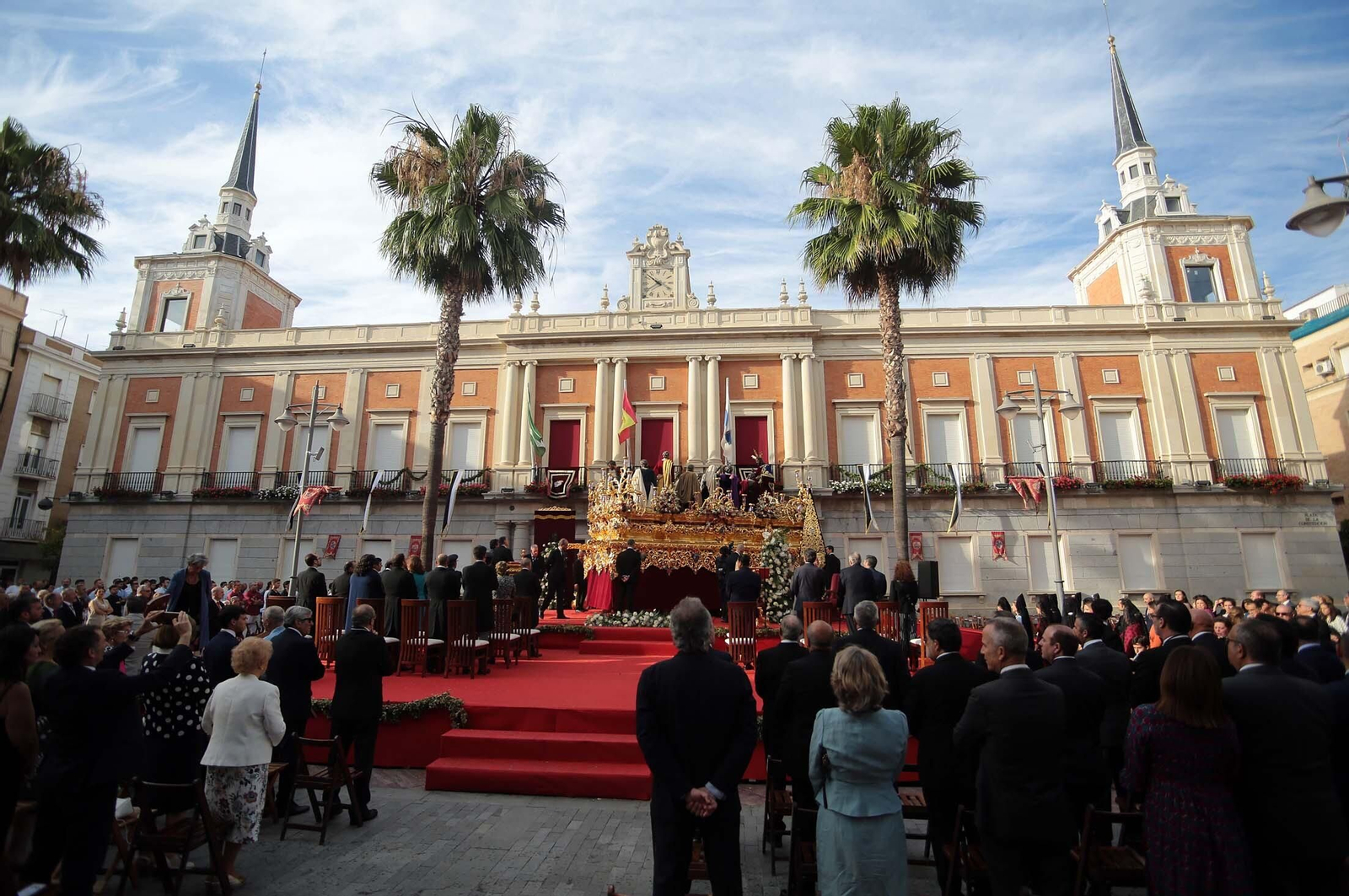 Imágenes de la imposición de la Medalla de Oro de Huelva al Cristo del Amor