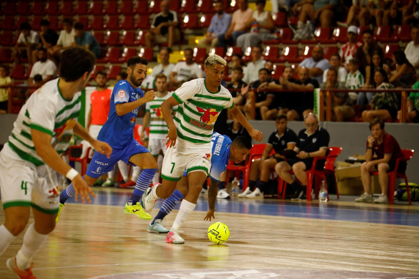 El Córdoba Futsal sigue invicto en pretemporada tras empatar ante el Viña Albali Valdepeñas