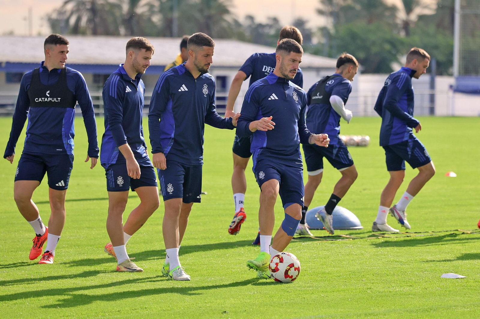 Imágenes del entrenamiento del Recre en la Ciudad Deportiva Francisco Mendoza