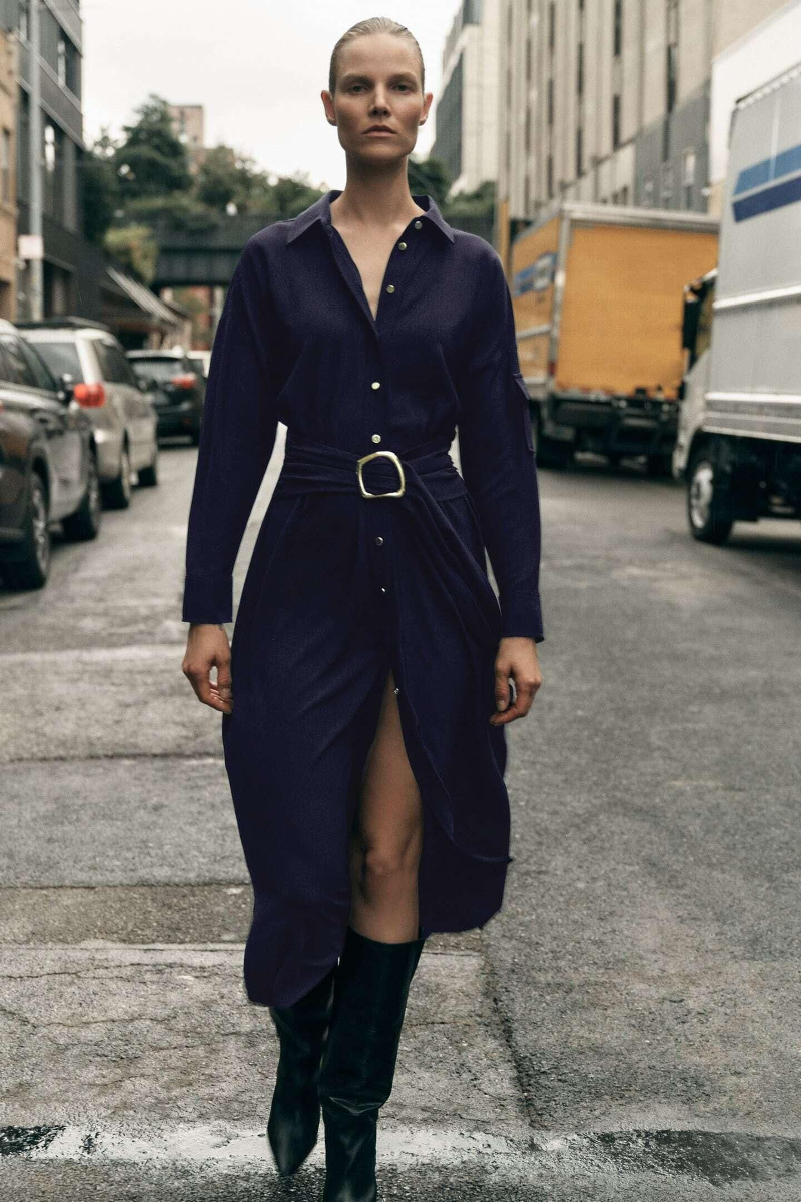 Vestido camisero de Zara.