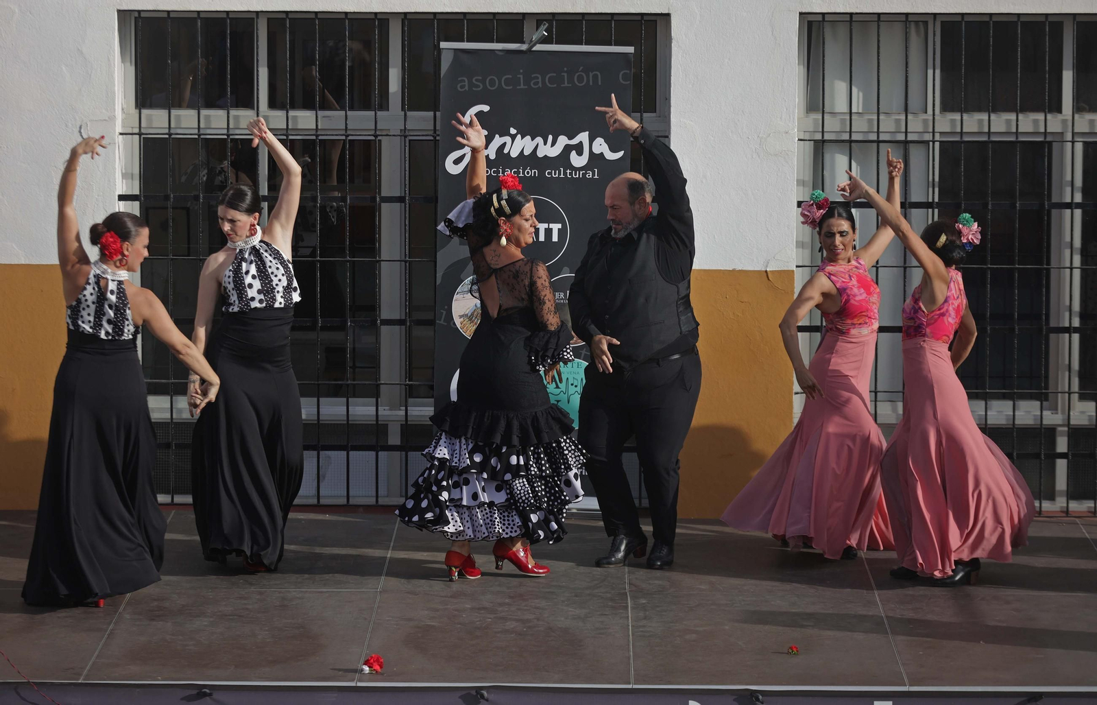 Fotos del I concurso de sevillanas 'Entre Volantes' en Algeciras