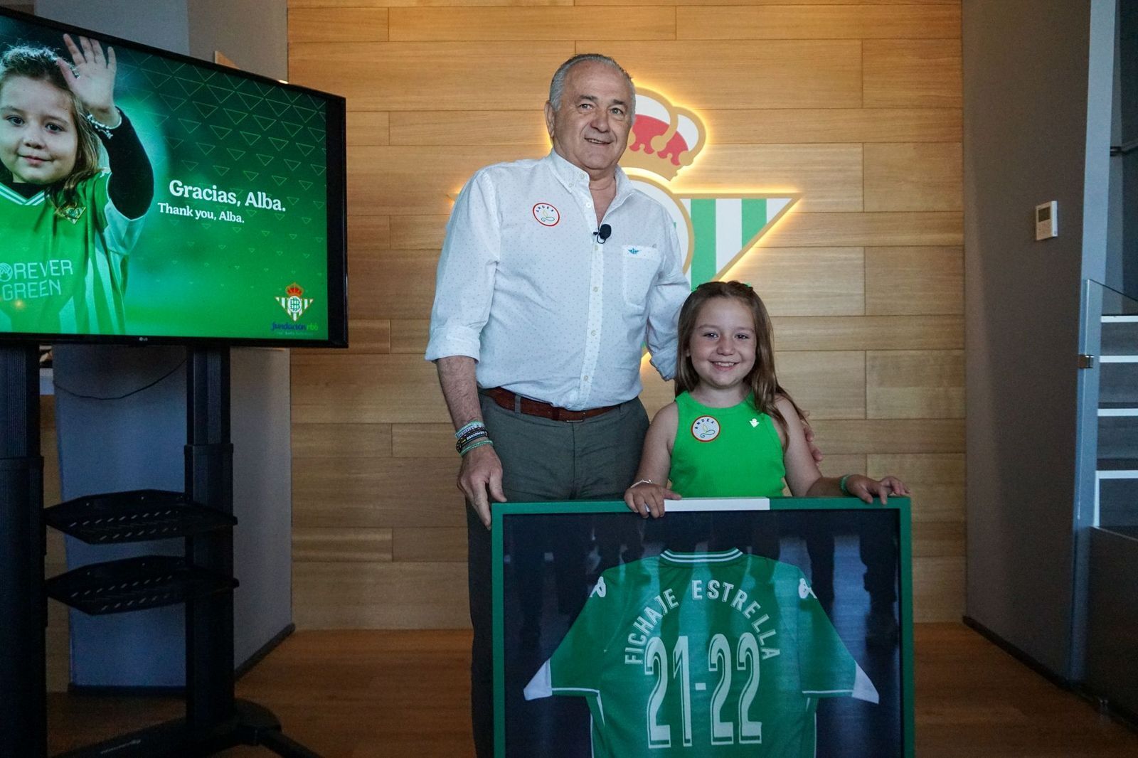 Alba Fernández posa con Rafael Gordillo.