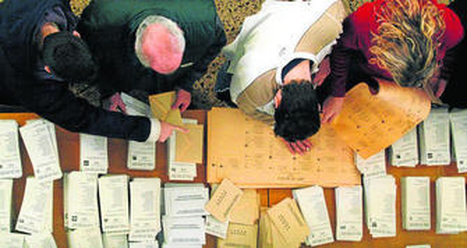 Las generales cuentan con la particularidad de que los candidatos al Senado tendrán que ser marcados con una cruz antes de introducir la papeleta en el sobre.