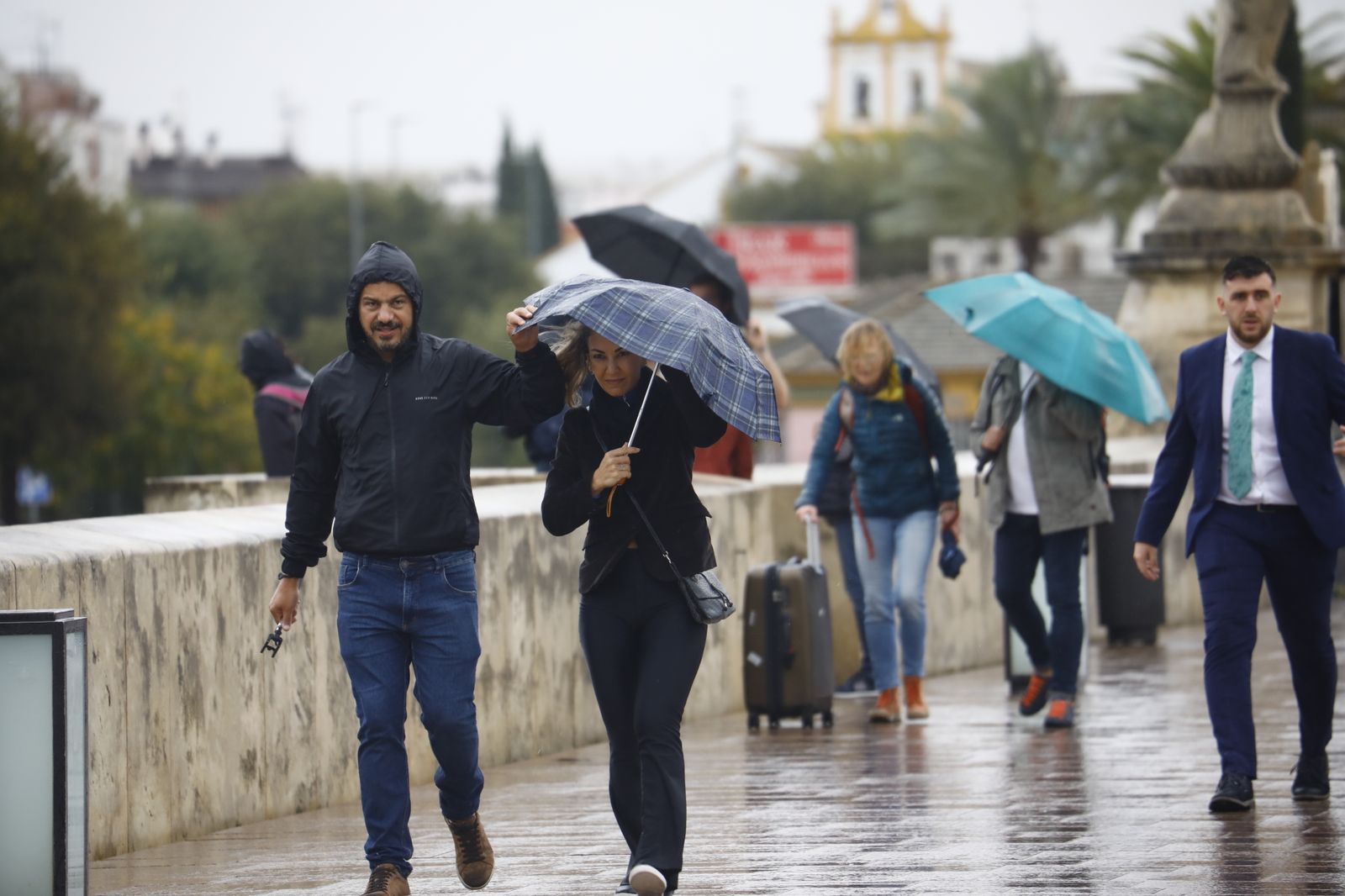 Las fotografías del regreso de la lluvia a Córdoba en pleno puente de Todos los Santos