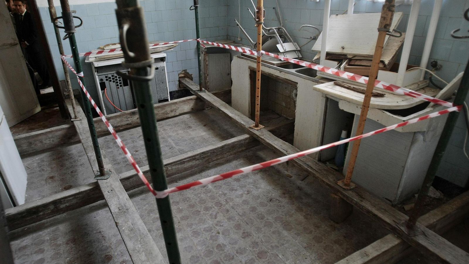 Dependencias apuntaladas en la Castrense, antes de la rehabilitación.