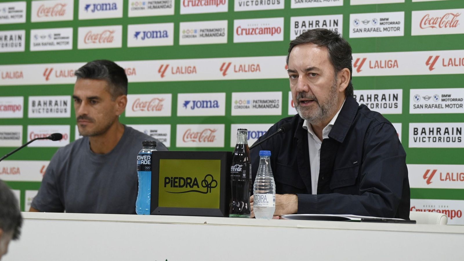 Juanito y Monterrubio, en la sala de prensa de El Arcángel. Juanito y Monterrubio, en la sala de prensa de El Arcángel.