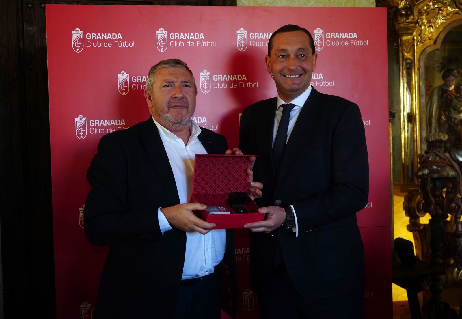 Las mejores imágenes del acto a los abonados del Granada CF con 25 y 50 años de antigüedad