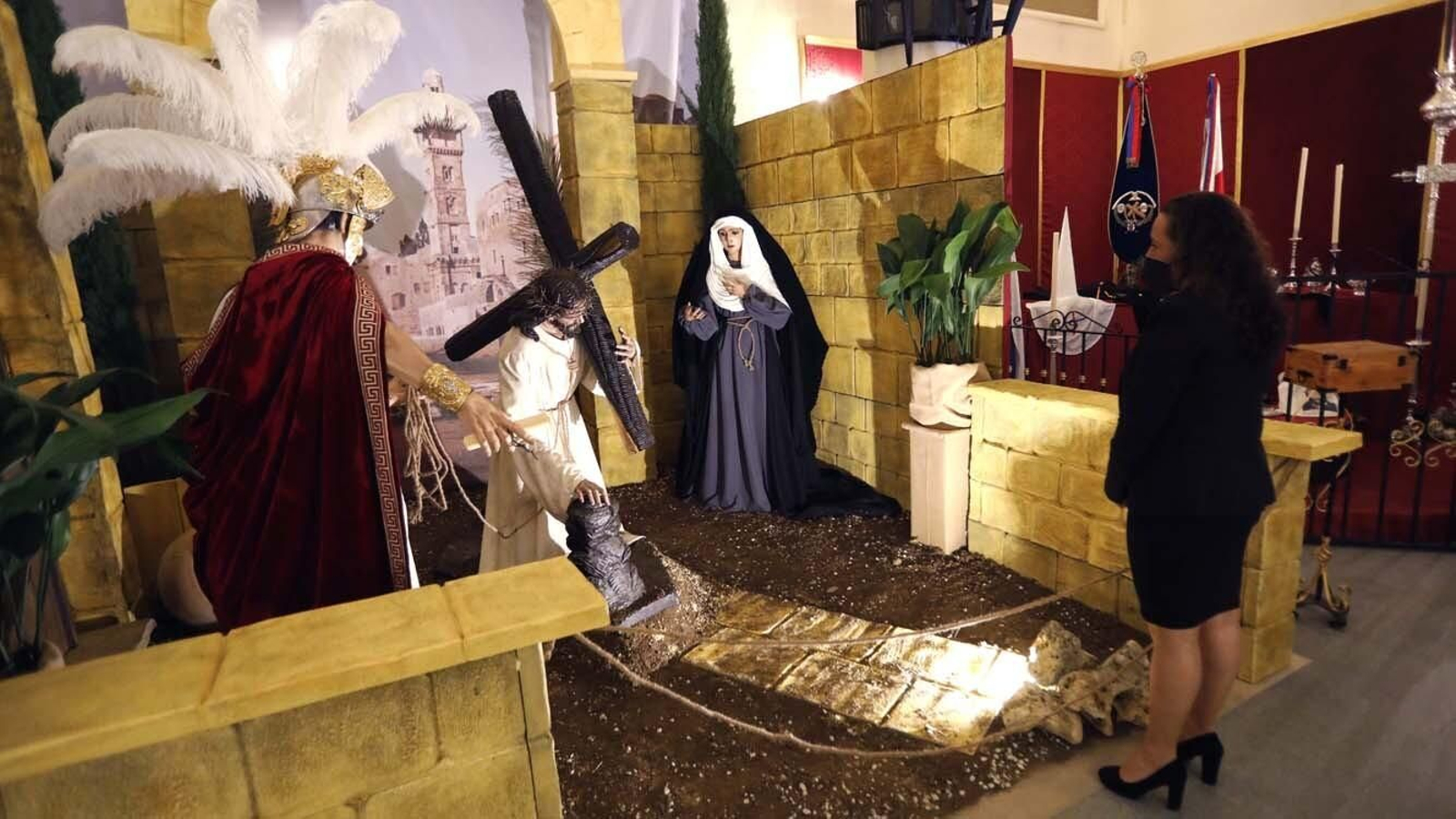 Fotos del Jueves Santo en Algeciras: Tres Caídas, Nazareno y Cristo de la FE