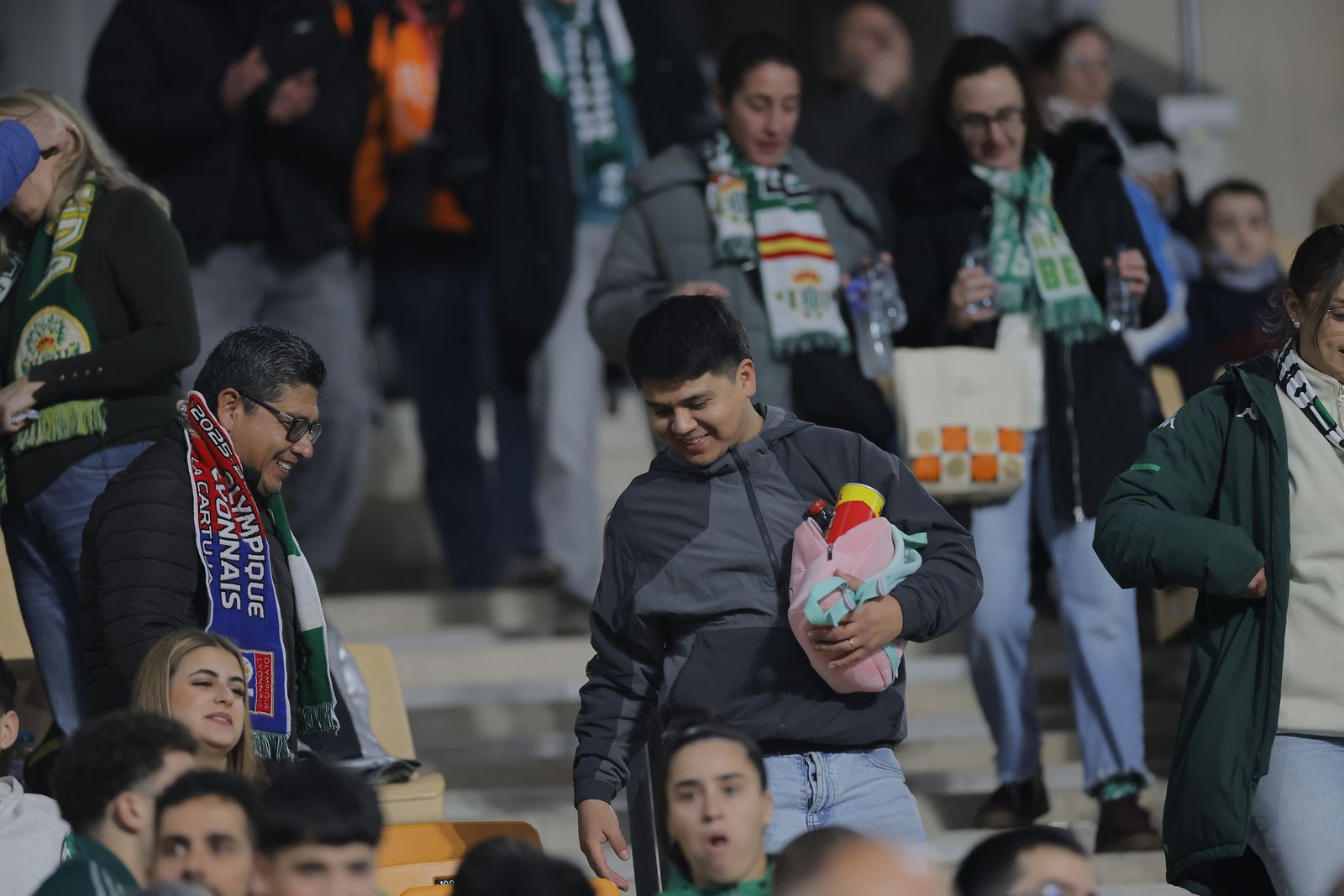 Búscate en las fotos del Betis - Elche