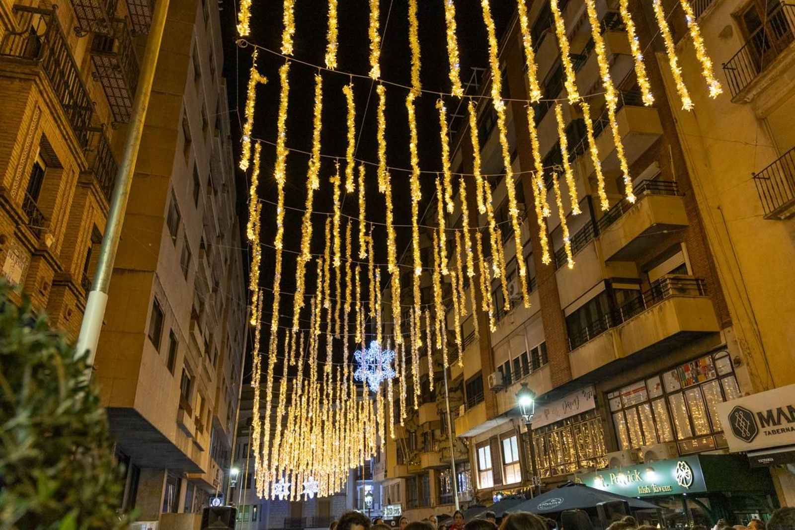 Jaén enciende su Navidad con sus habitantes echados a la calle