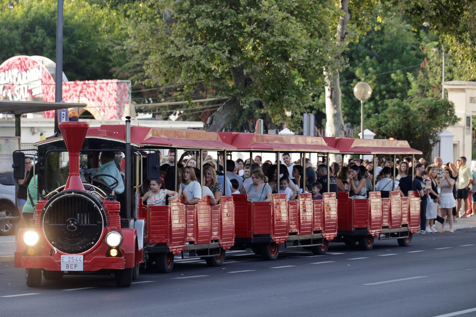 Las imágenes de la primera noche de la Feria del Carmen y de la Sal en San Fernando Las imágenes de la primera noche de la Feria del Carmen y de la Sal en San Fernando