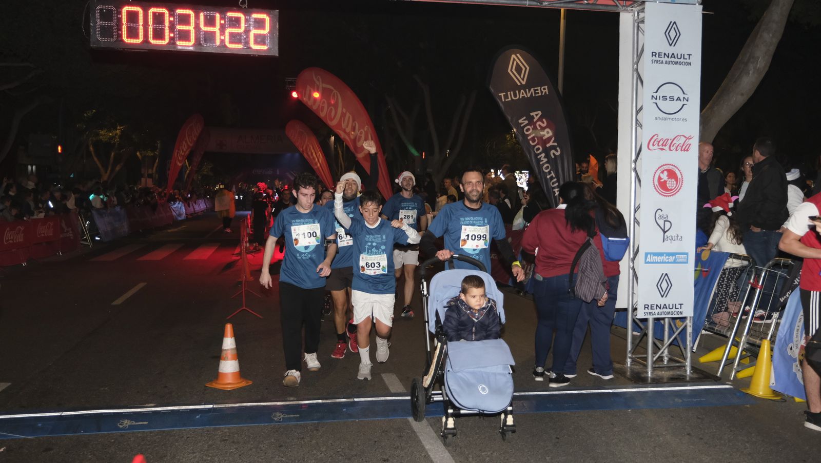 Imágenes de la XIV edición de la San Silvestre de Almería