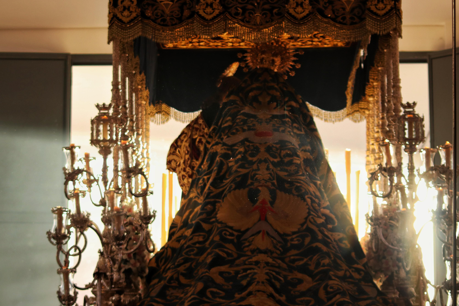 Fusionadas en su procesión del Miércoles Santo en Málaga, en fotos