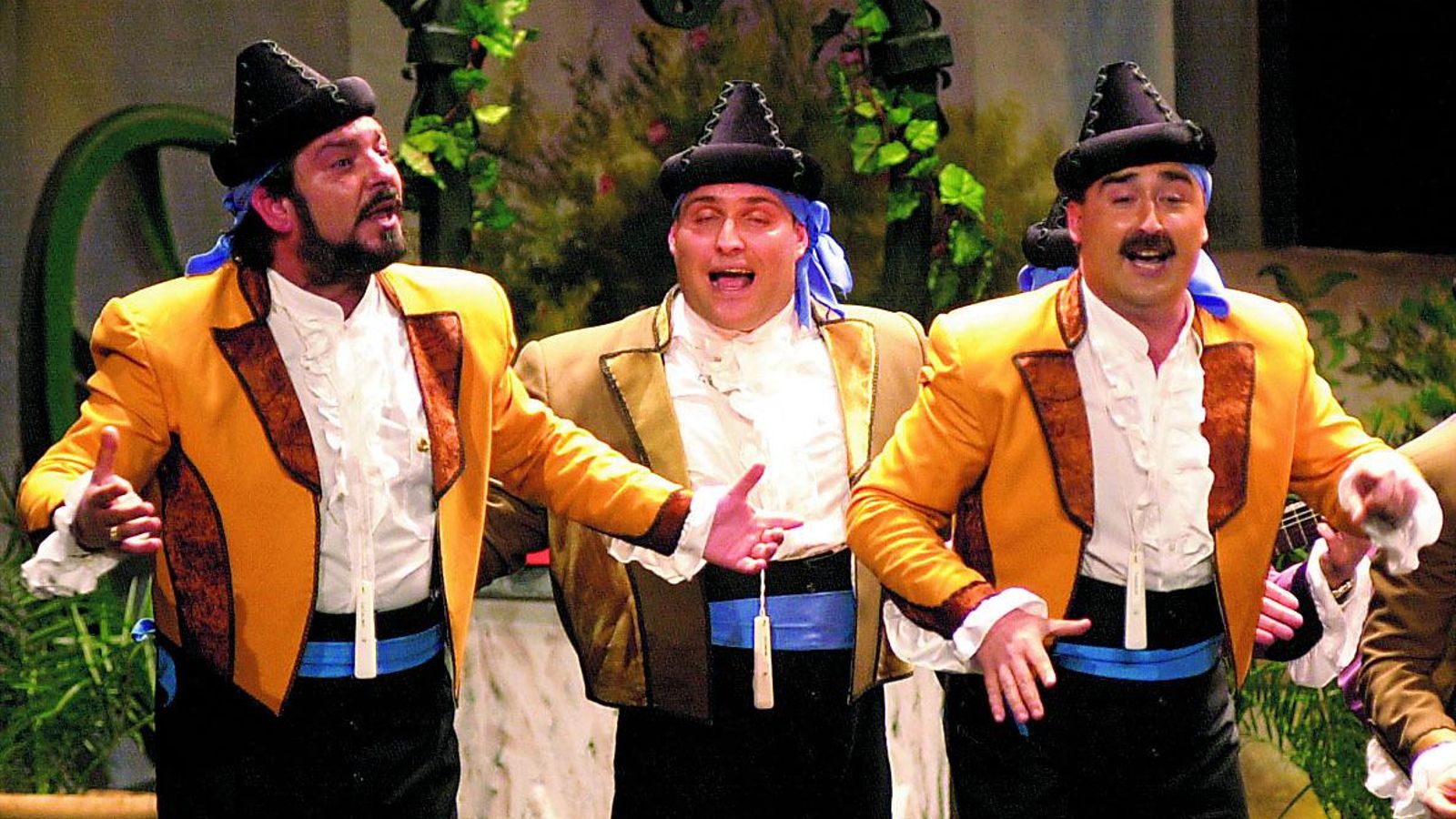 Paquichi (primero por la derecha) en la comparsa 'Mal de amores' (2001).