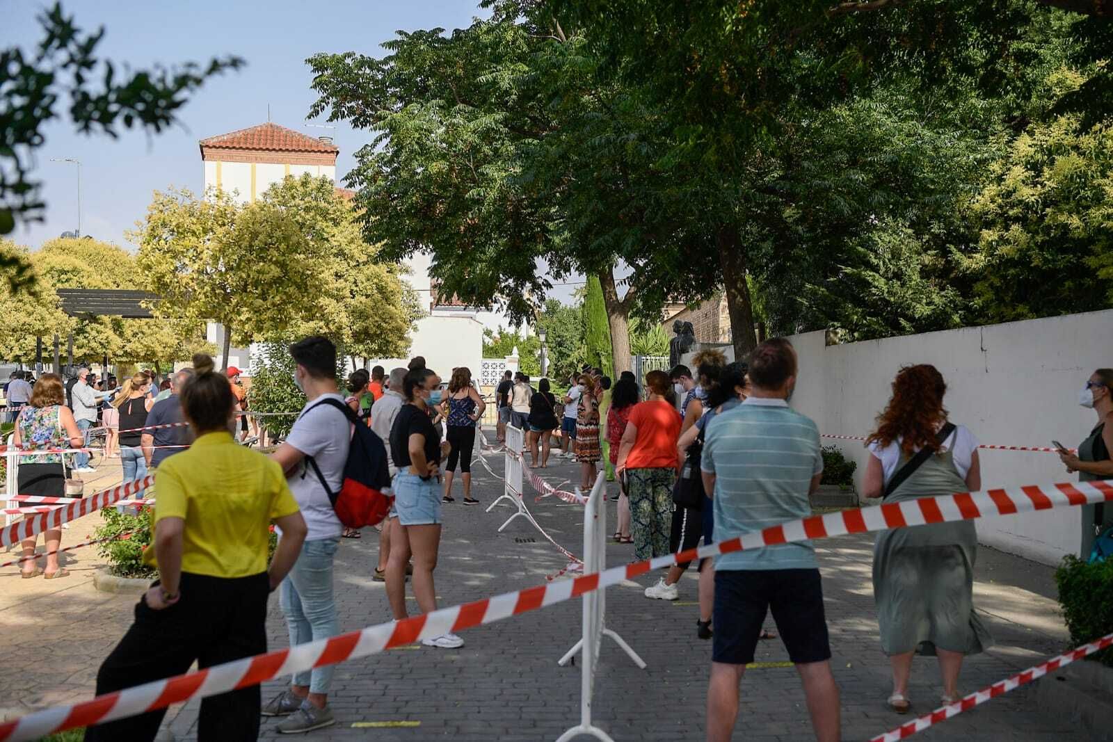 Las fotos de los test PCR masivos por el brote de coronavirus de Vegas del Genil, en Granada