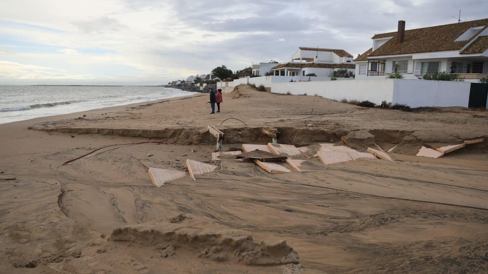La playa de El Portil dañada tras el temporal.