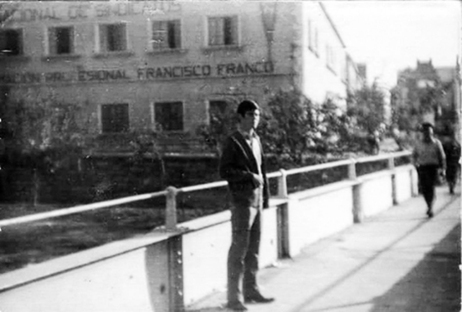 Joven estudiante en la Escuela de Formación Profesional Francisco Franco