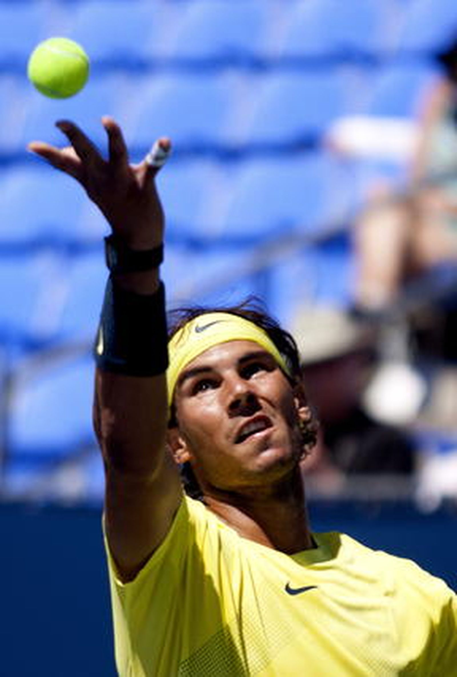 Nadal aplasta a Levine en su regreso al circuito