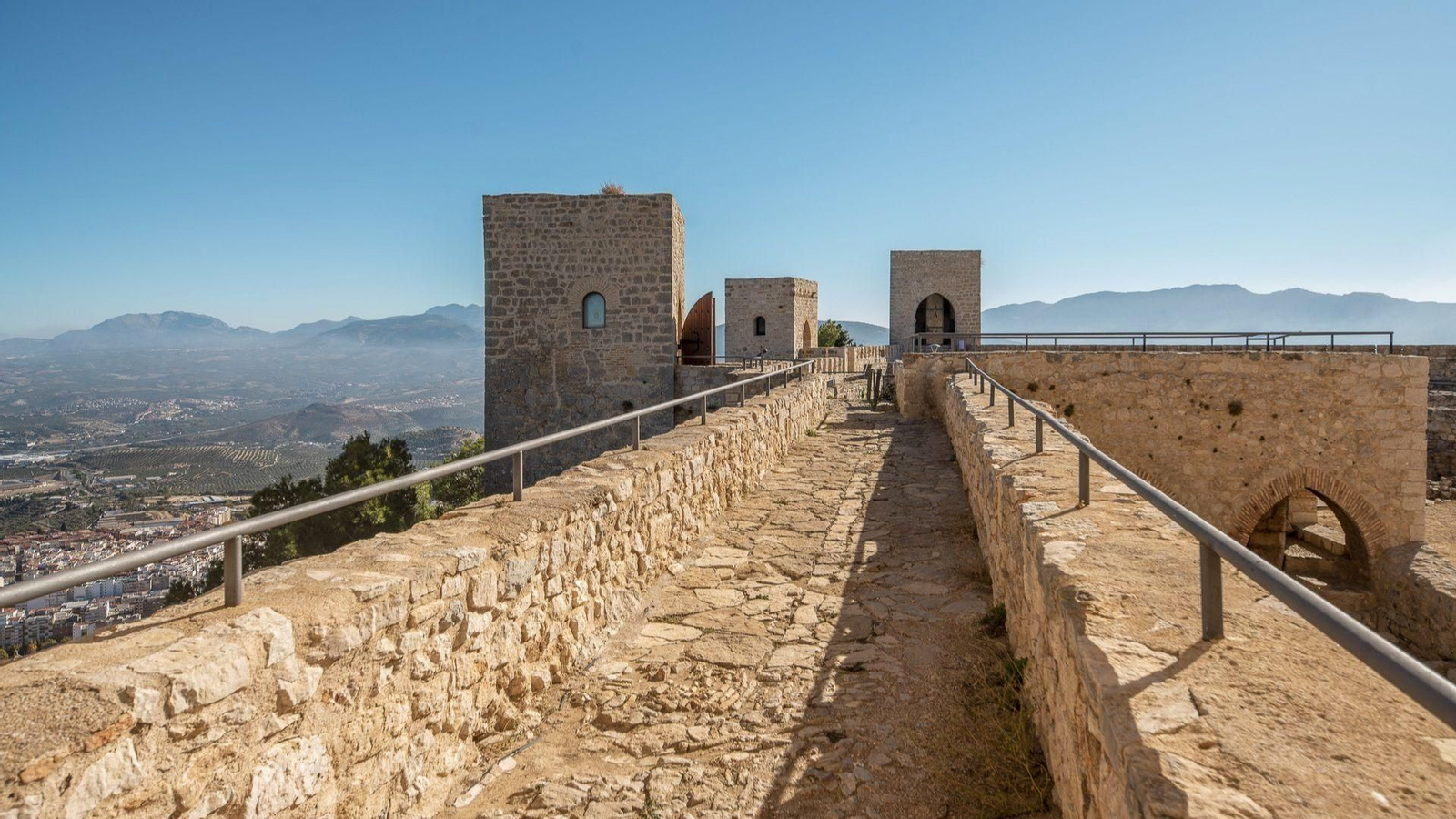 La visita al Castillo de Santa Catalina incluye degustaciones de varios productos basados en aceite de oliva virgen extra.