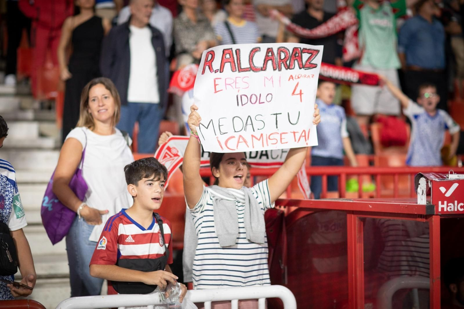 Encuéntrate en la grada de Los Cármenes en el Granada-Real Sociedad 'B'