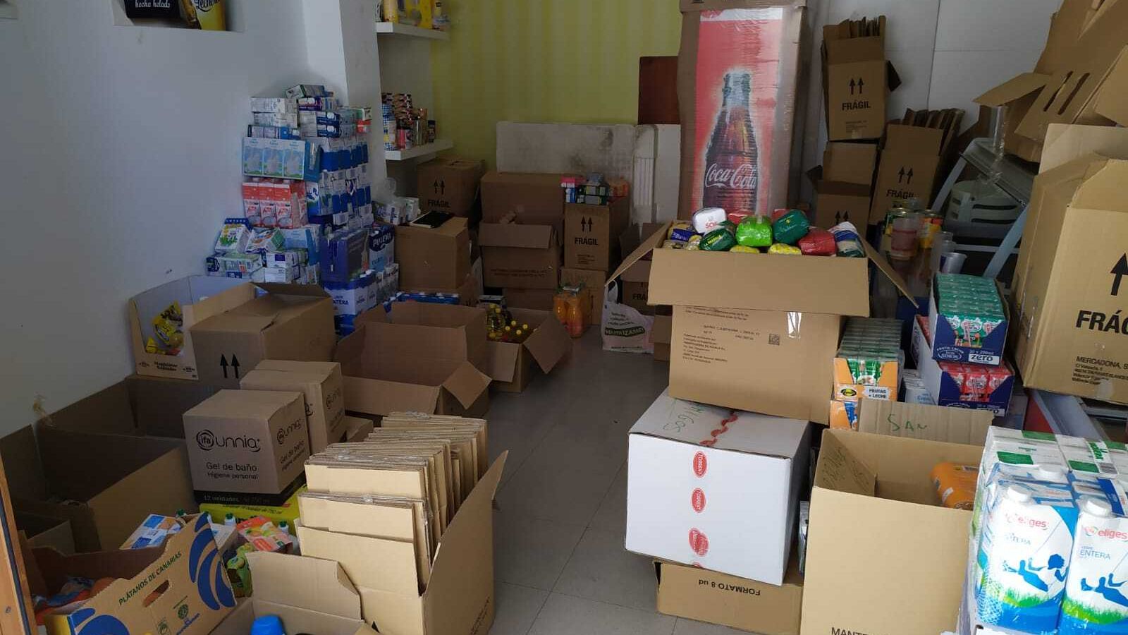 Los capataces y costaleros consiguieron hasta 10.000 kilos de productos de primera necesidad que han repartido entre entidades y particulares.