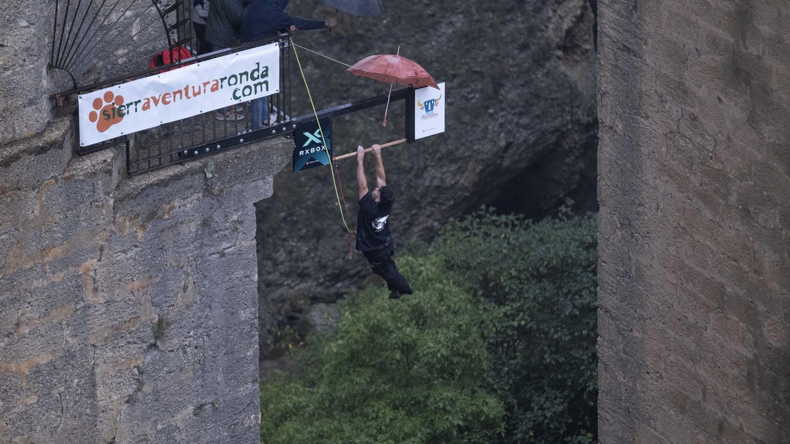 Barra sobre la que realizó las dominadas