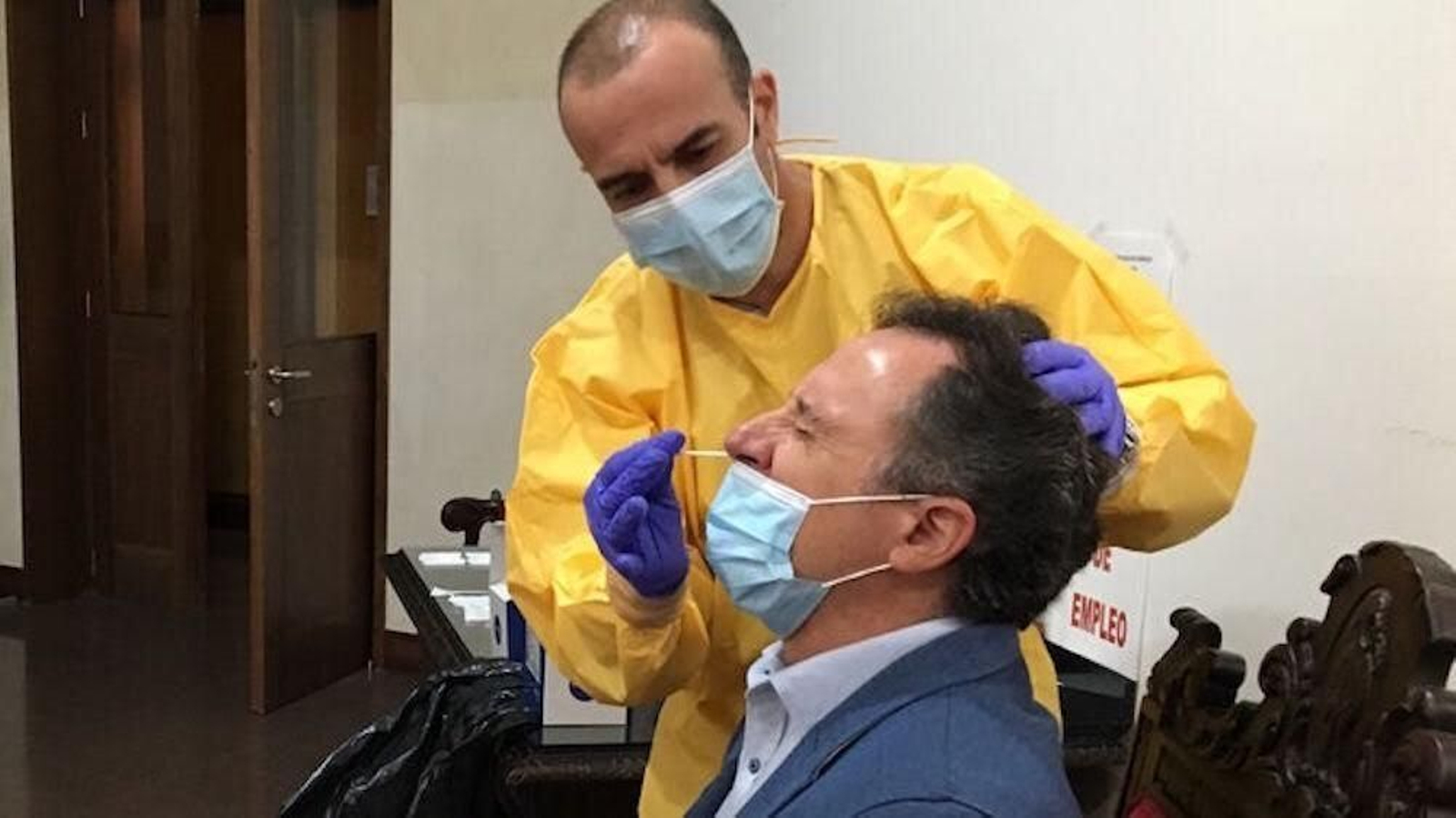 Realización de la prueba a un trabajador del Ayuntamiento