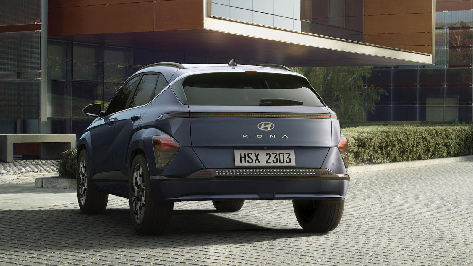 El diseño responde a la corriente Sensuous Sportiness, ya utilizada i20 o Tucson, aunque en la mayor inspiración para el Kona quizá vino del Bayon.