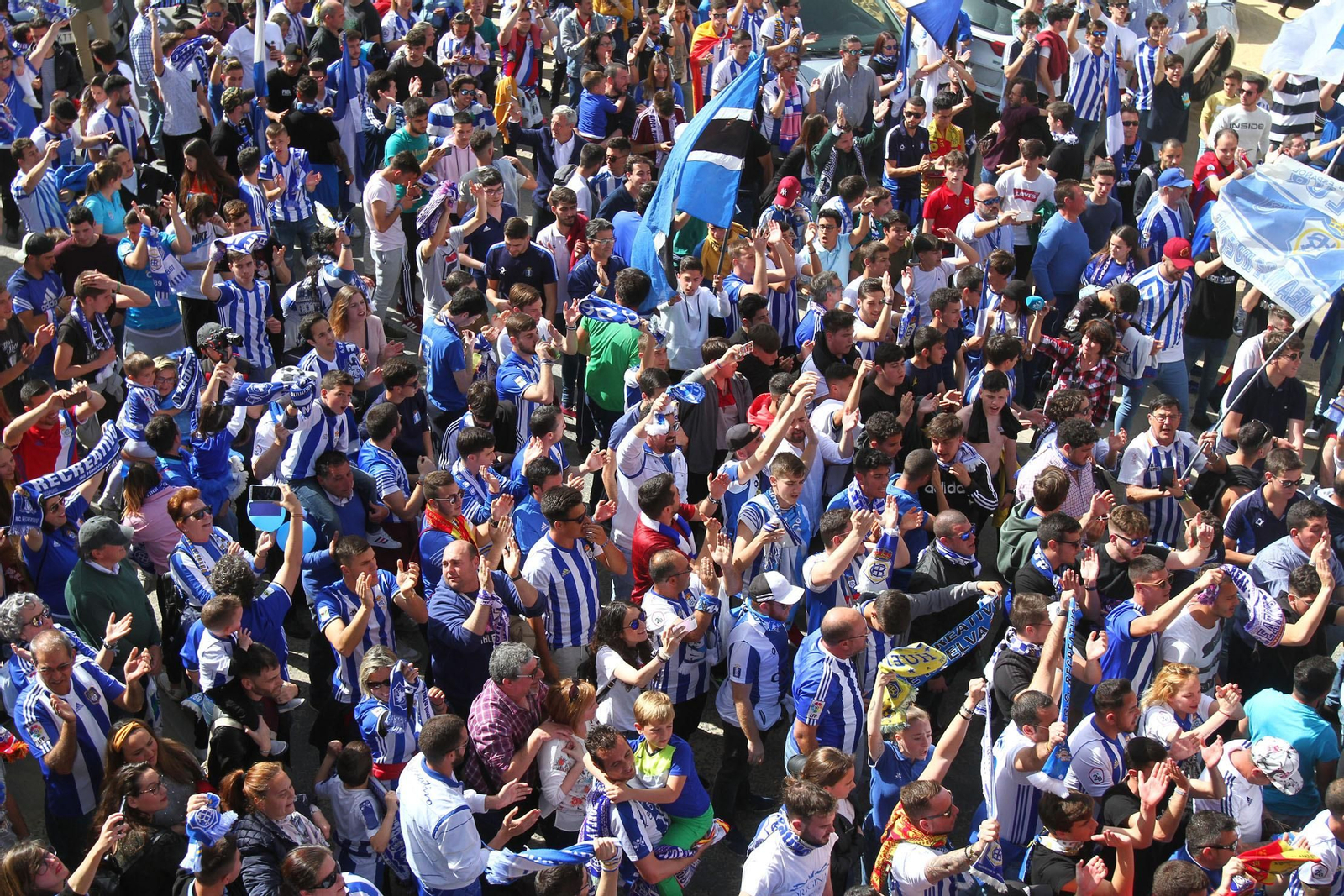 Ambientazo en las gradas del Recreativo de Huelva y el San Fernando