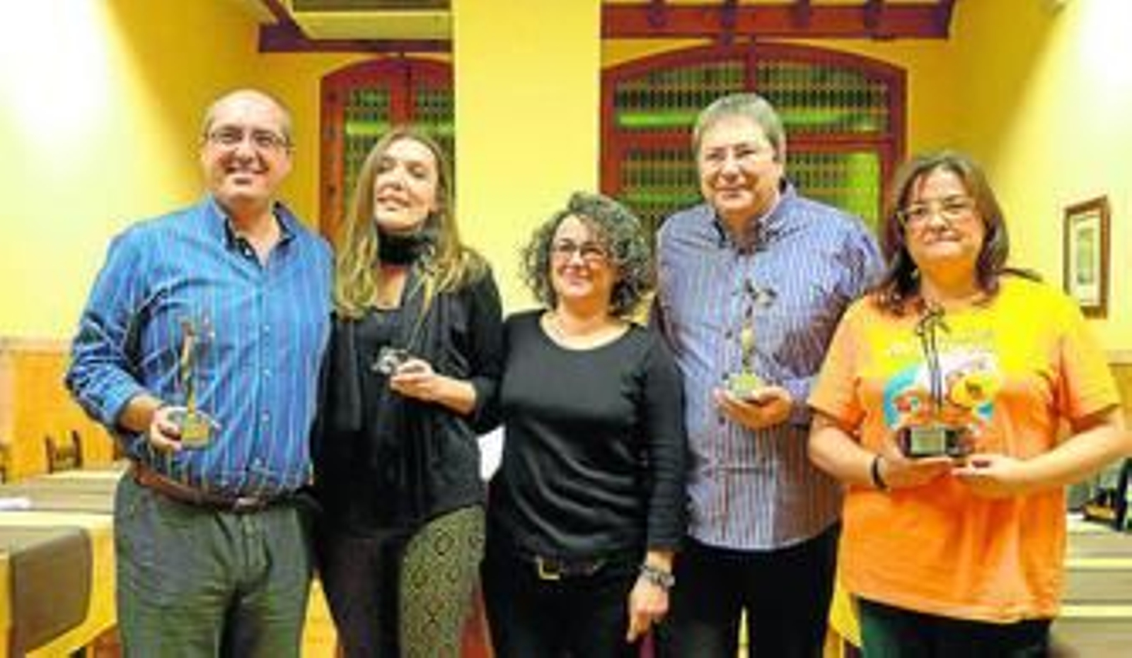 Alfredo Romero, Carmen Pascual, Soledad Haro, Ángel Soler y la ganadora Maribel Martínez. Alfredo Romero, Carmen Pascual, Soledad Haro, Ángel Soler y la ganadora Maribel Martínez.