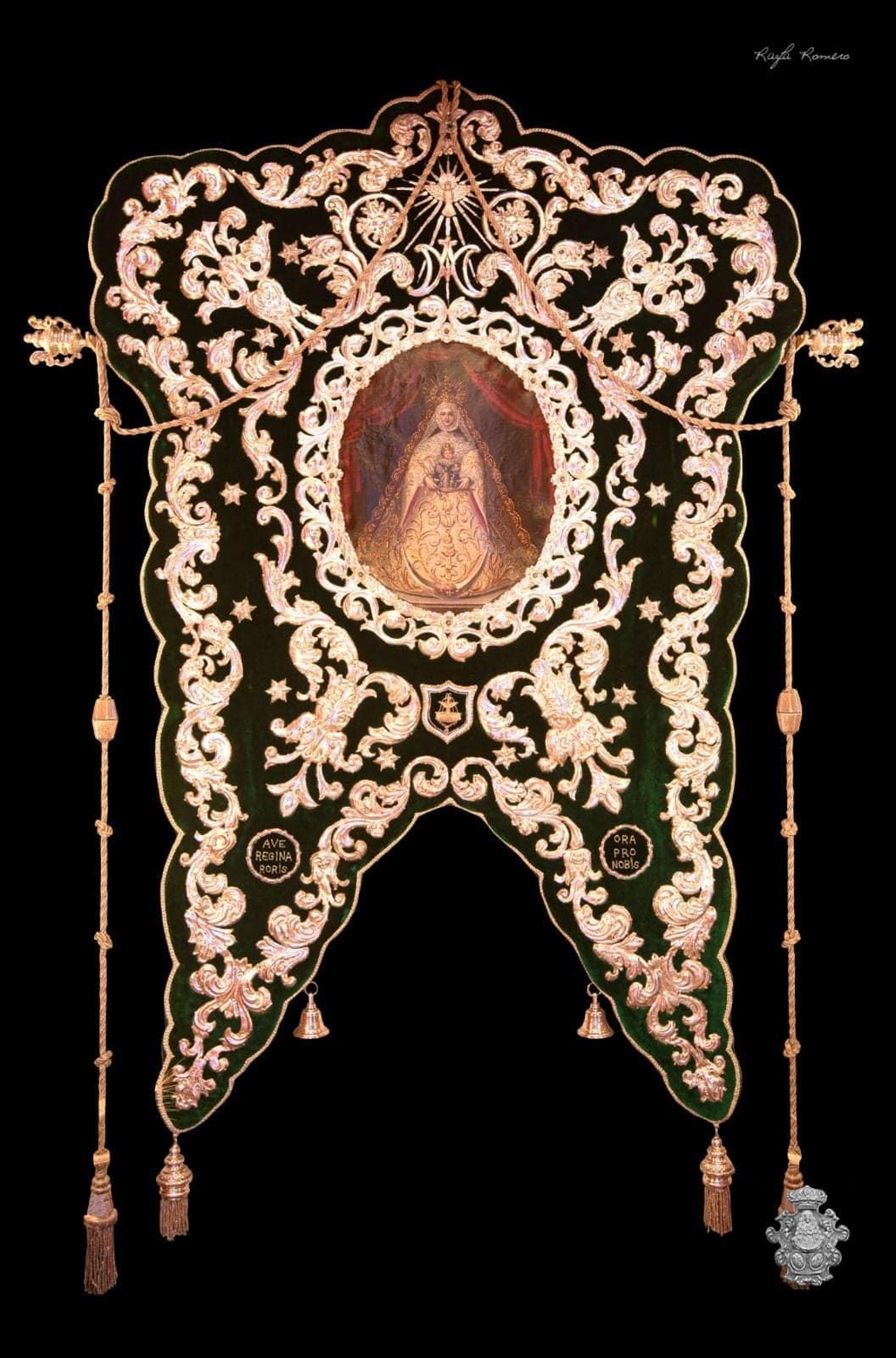 Simpecado de los Moreno Santamaría.