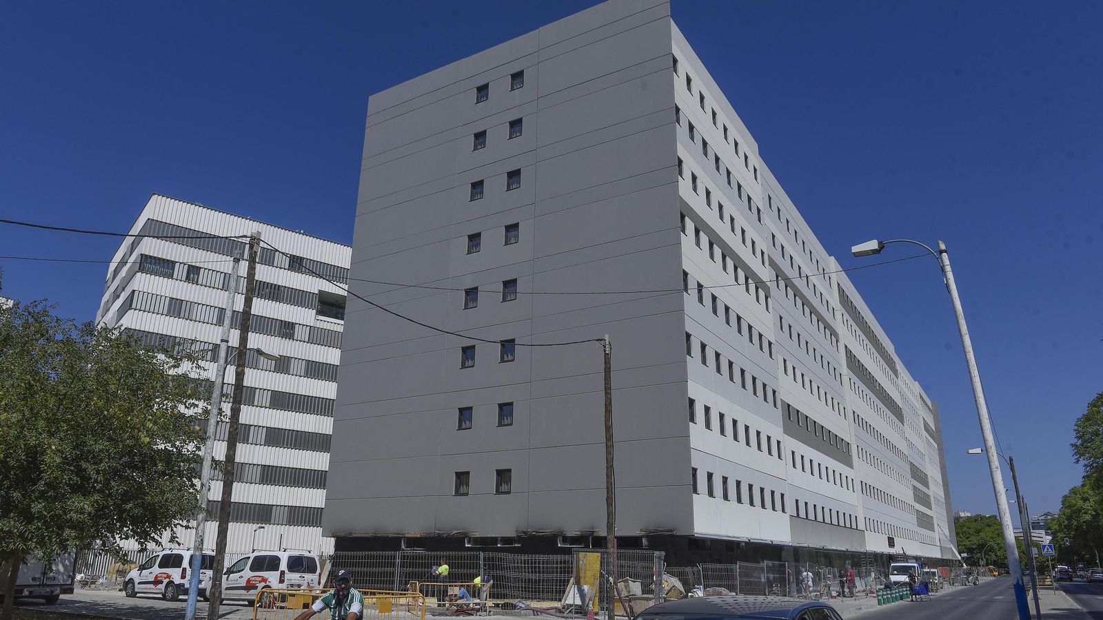 Fachada de la residencia de estudiantes de la avenida Ramón Carande.
