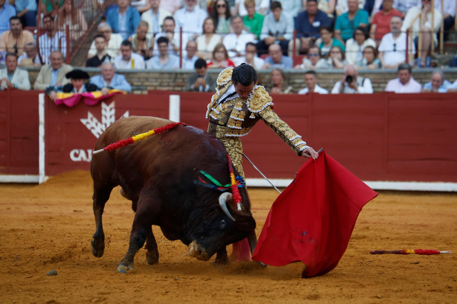 Manuel Román, Juan Ortega y Roca Rey, en la plaza de toros de Córdoba