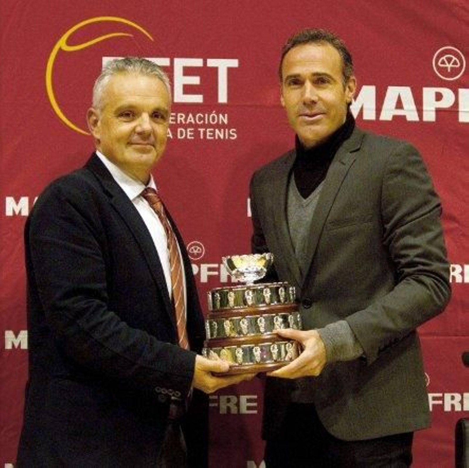 Corretja cuenta con "todo el mundo" para la Davis