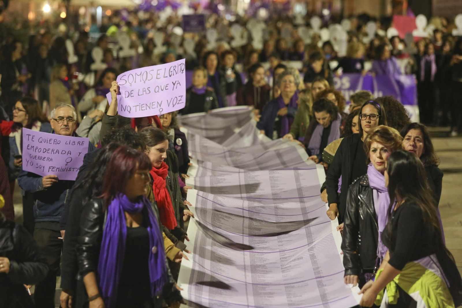 Fotos de la manifestación del 25N contra la violencia de género en Málaga