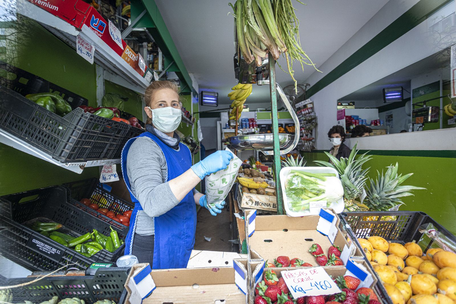 Comercios abiertos en el barrio la laguna bajo el estado de alarma