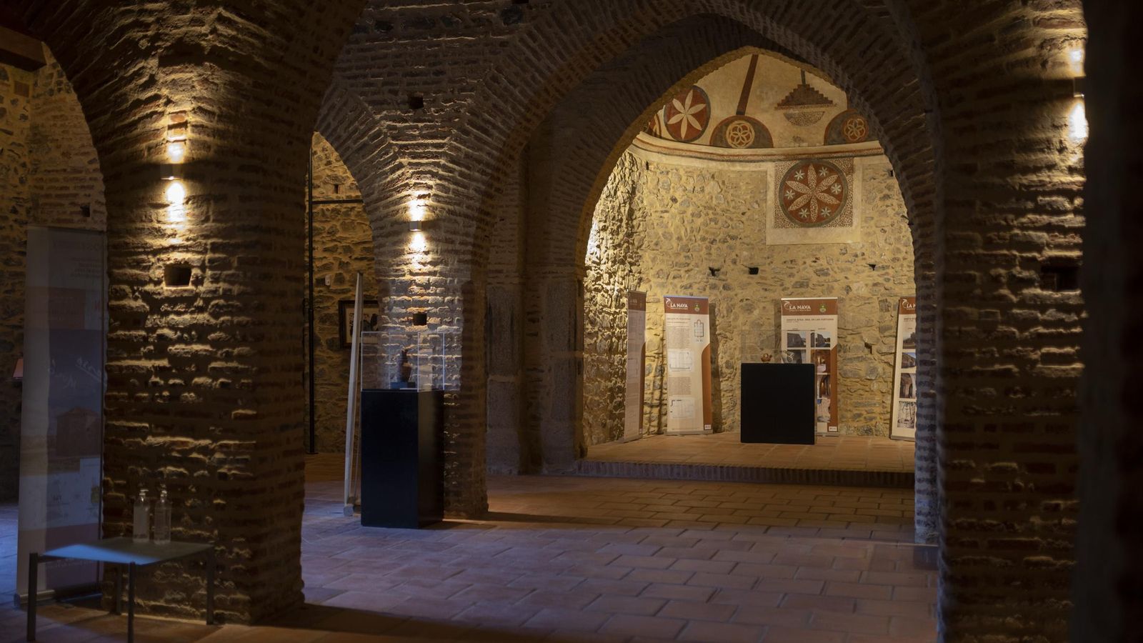 El interior de la Ermita de las Virtudes en La Nava